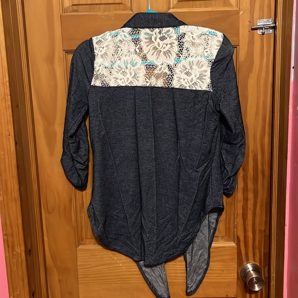 Women’s 3/4 button down - Picture 2 of 3